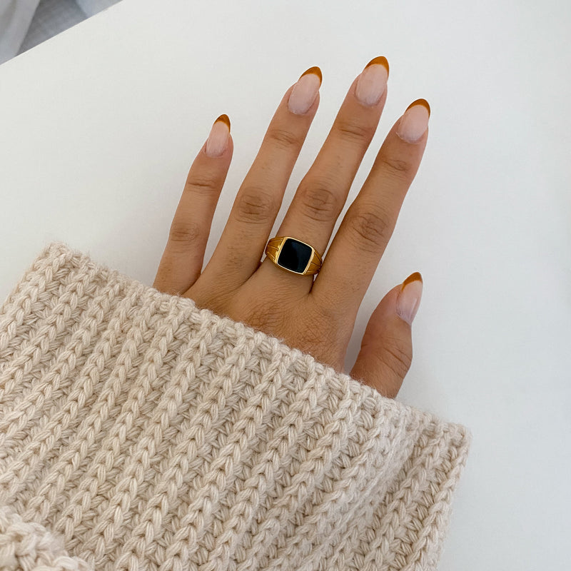 Black Signet Ring - BYOUJEWELRY