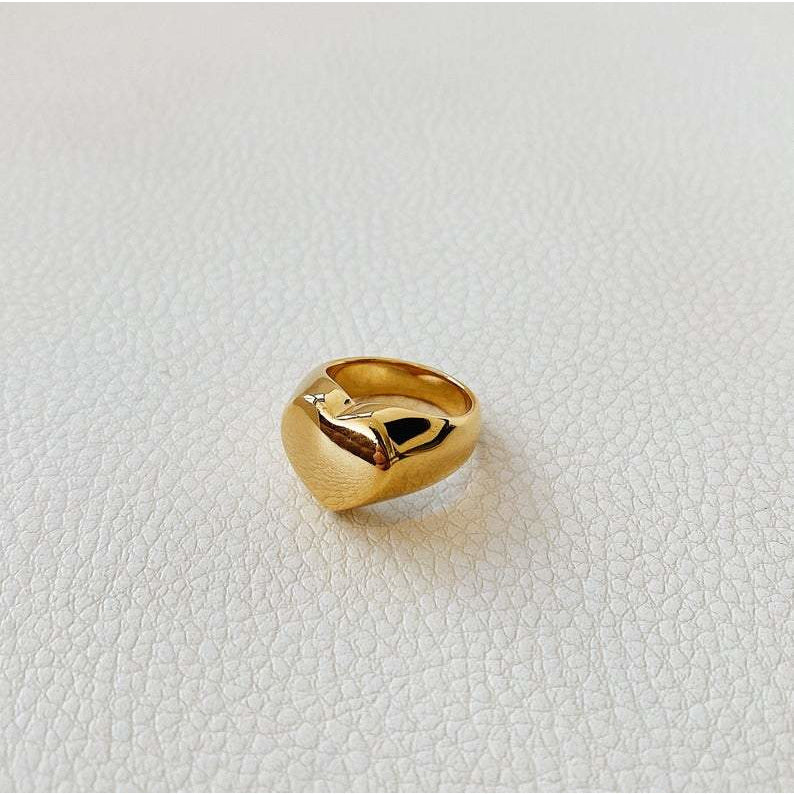 Regina Heart Signet Ring - BYOUJEWELRY